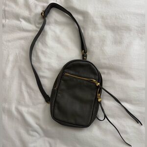 Hobo one-strap sling 🫒